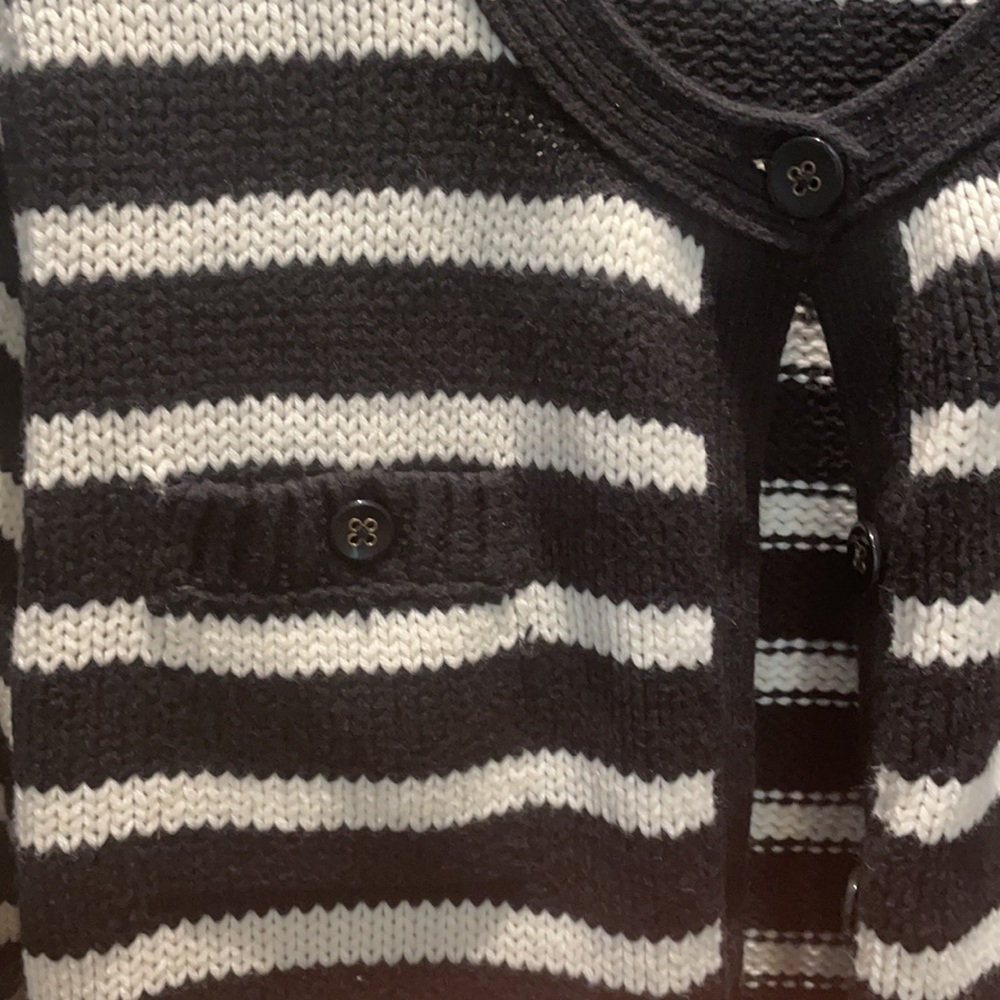 Old navy sweater - Picture 2 of 3